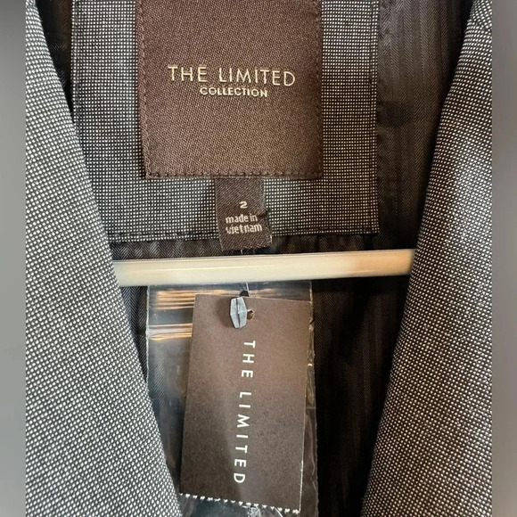 The Limited Women’s‎ NWT Gray Blazer Size 2 One Button Faux Pockets - Picture 2 of 6